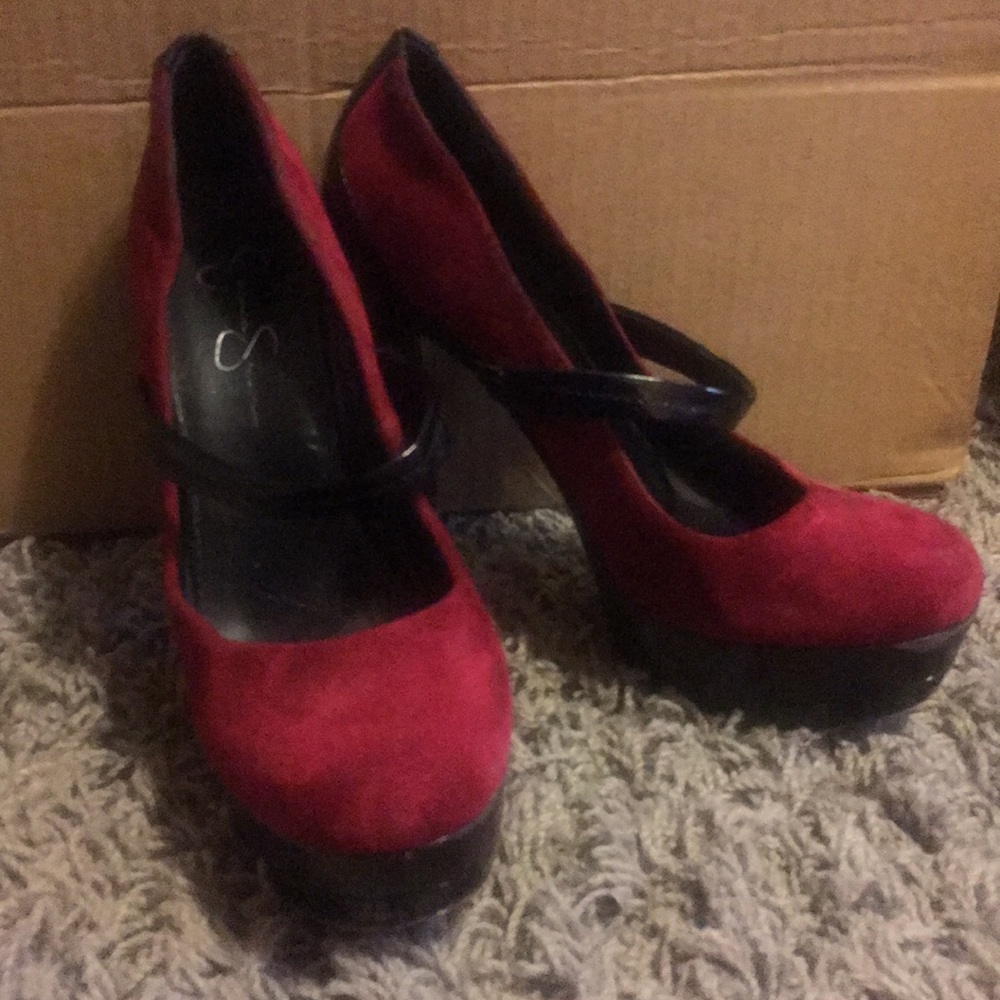 Dark pink Jessica Simpson pumps